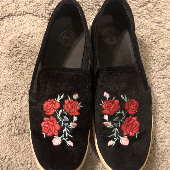 SO Rose Slip-on’s - Picture 2 of 7